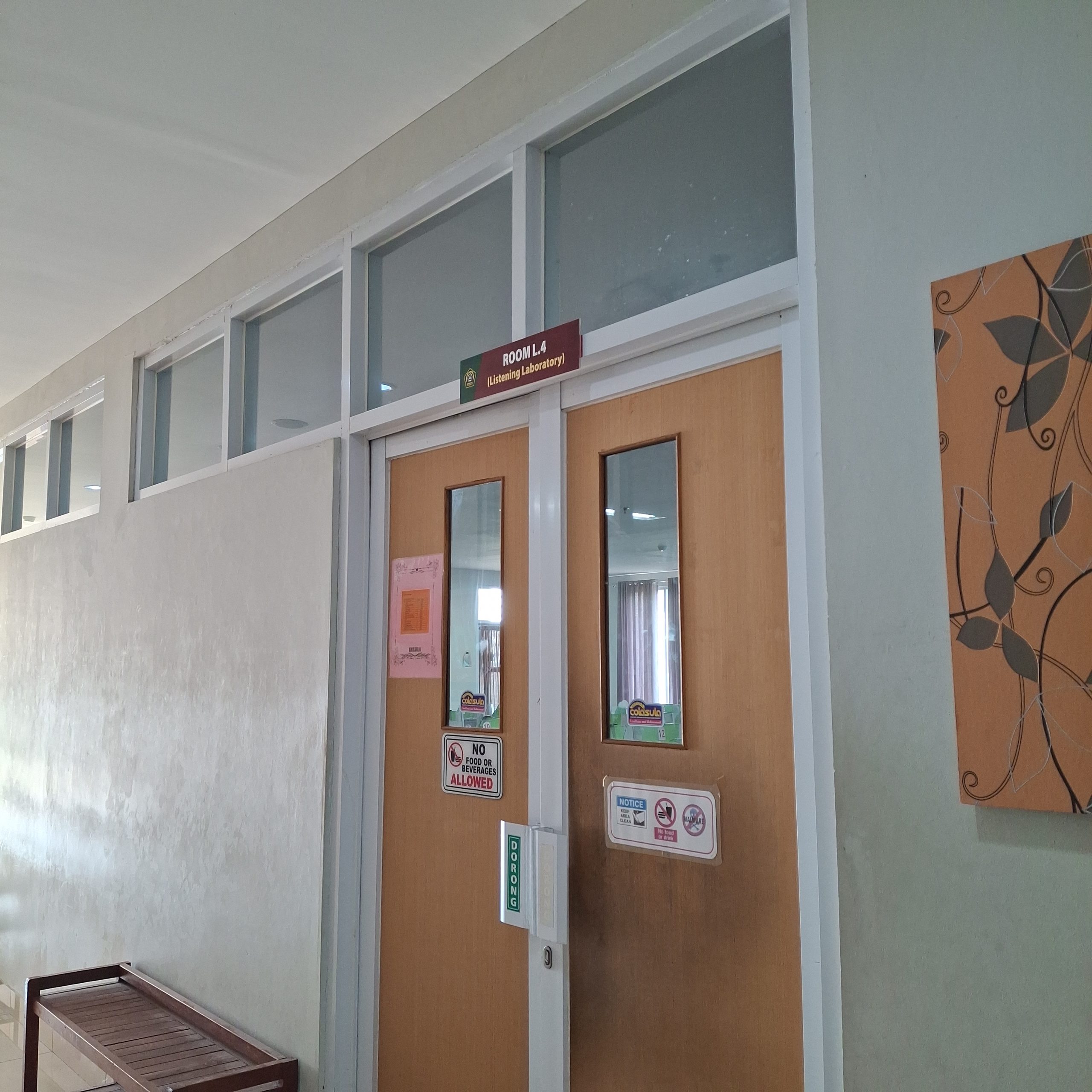Laboratorium Listening Sastra Inggris UNISSULA